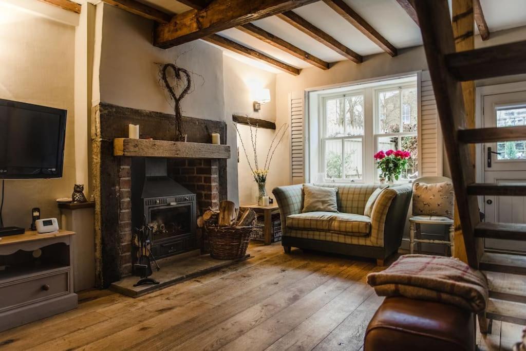 1800 Period Grade 2 Listed Cottage Addingham Extérieur photo