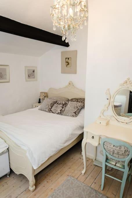 1800 Period Grade 2 Listed Cottage Addingham Extérieur photo