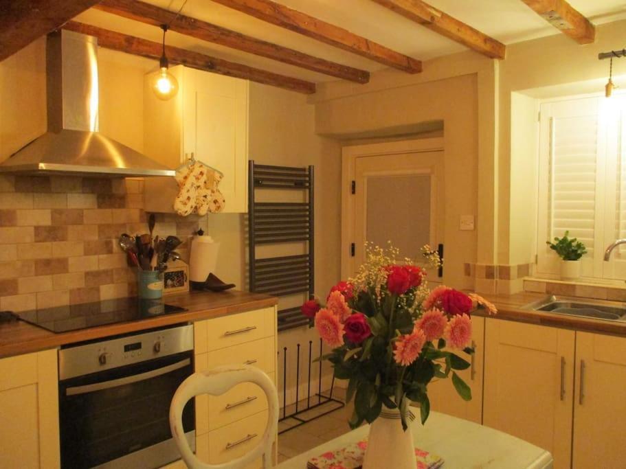 1800 Period Grade 2 Listed Cottage Addingham Extérieur photo