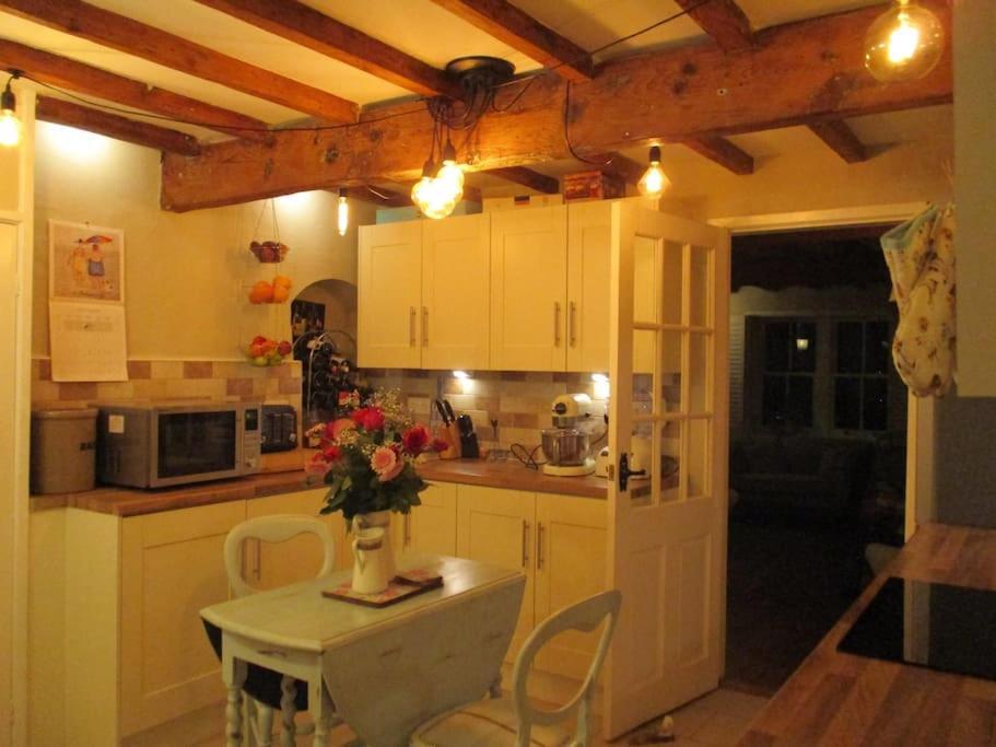 1800 Period Grade 2 Listed Cottage Addingham Extérieur photo