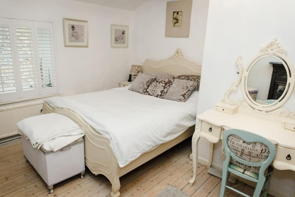 1800 Period Grade 2 Listed Cottage Addingham Extérieur photo