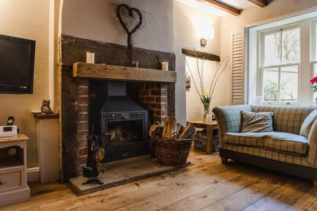 1800 Period Grade 2 Listed Cottage Addingham Extérieur photo